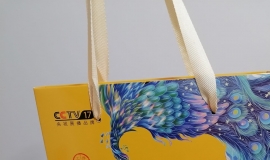 云南普洱茶礼品生茶精装饼茶