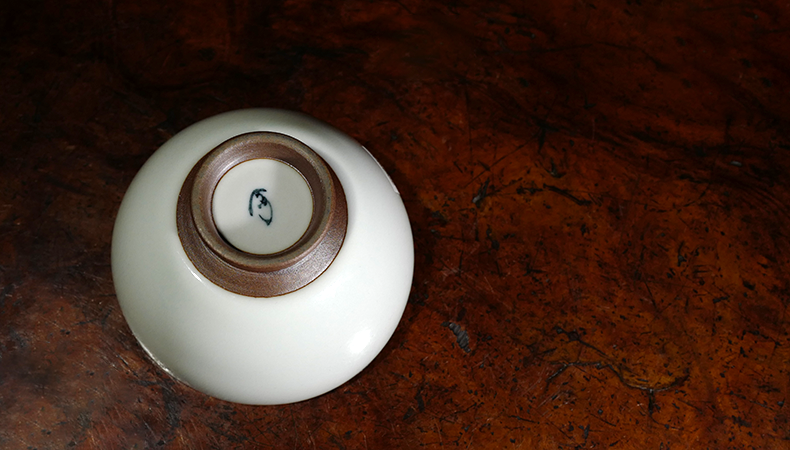 台湾刘钦莹天予窑春归凝脂釉露足碗杯